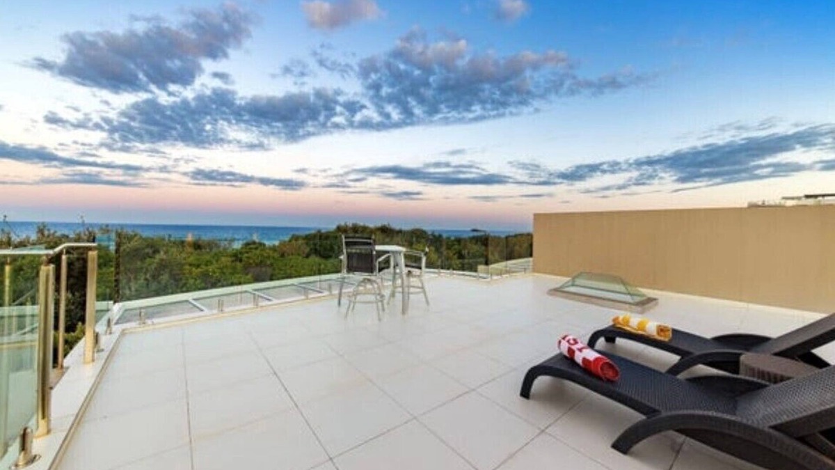 Marcoola House | Absolute Beachfront Luxury home with amazing views