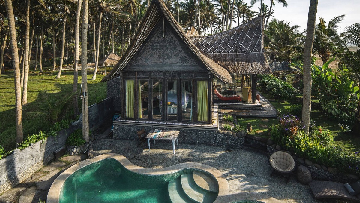 Kerambitan Villa | Absolute Beachfront Romantic Villa Laut