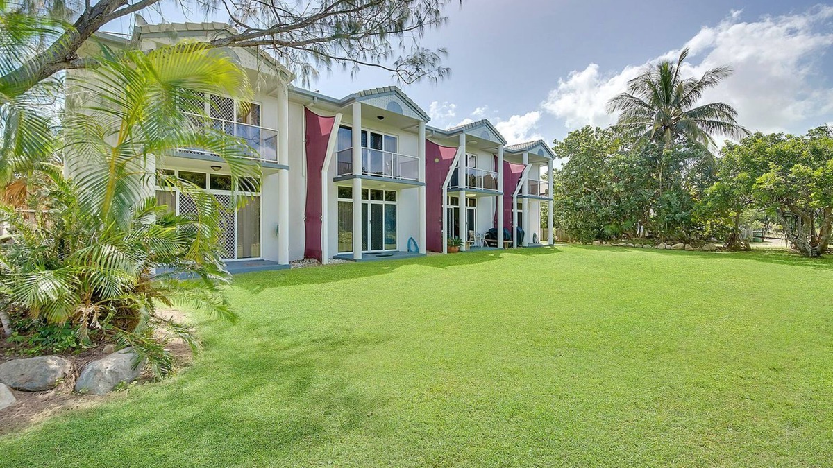 Yeppoon Apartment | Absolute Beachfront Townhouse
