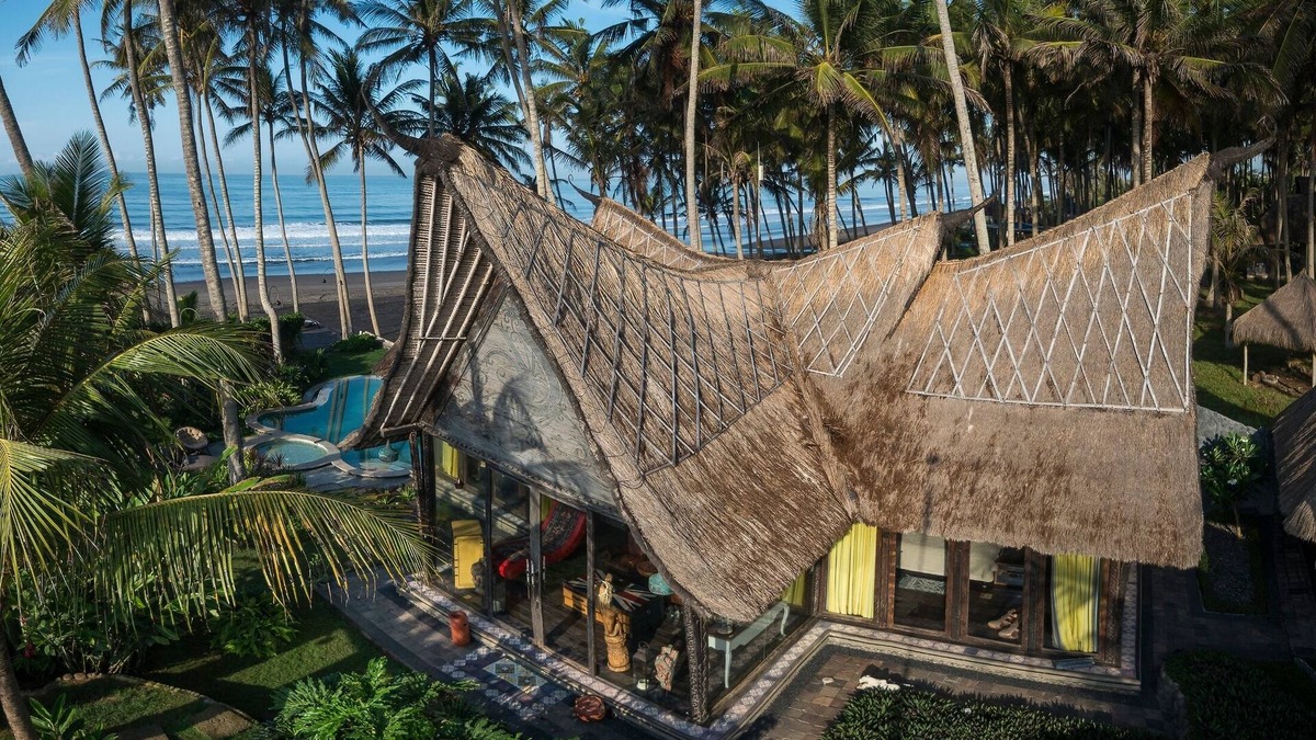 Kerambitan Villa | Absolute Beachfront Villa Laut