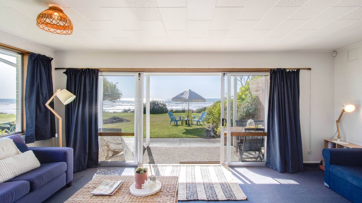 Waimarama House | Absolute Beachfront - Waimarama Holiday Home