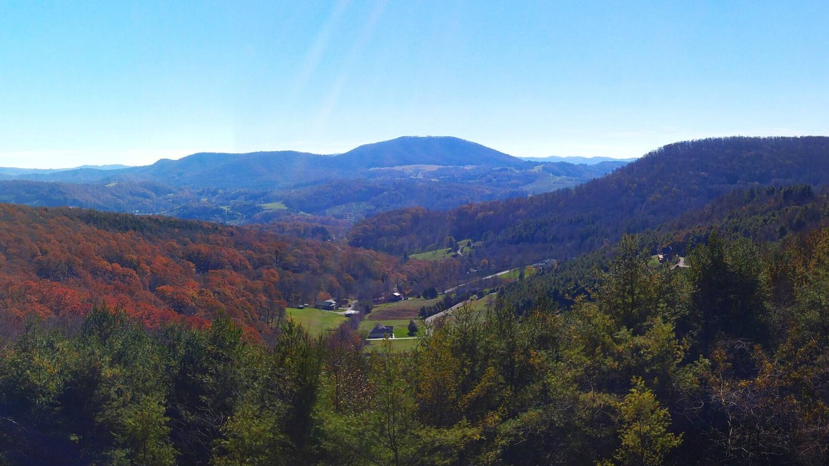 West Jefferson Cabin | Absolute High Available Labor Day Weekend!
