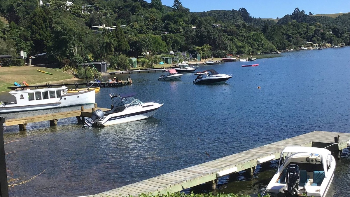 Lake Tarawera House | Absolute Lake edge, deep water jetty, sep chalet. Catch a trout off the Jetty.