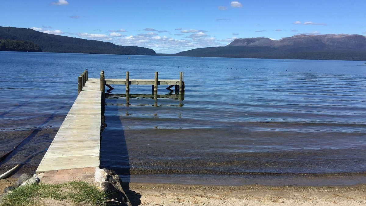 Lake Tarawera House | ABSOLUTE LAKE EDGE , FLAT LAWN, BEACH & JETTY
