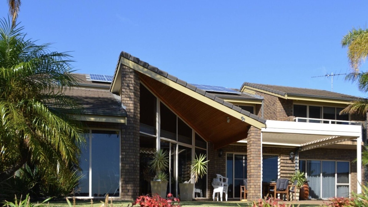 West Lakes House | Absolute Lake Front West Lakes