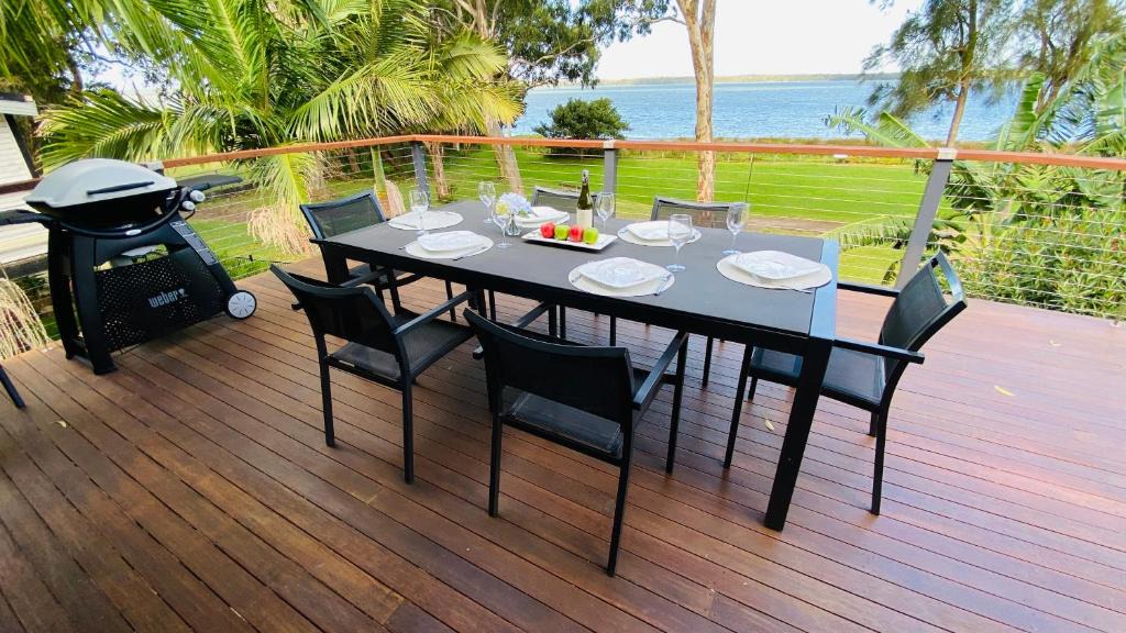 Halekulani House | Absolute lakefront house - enjoy the sunrise