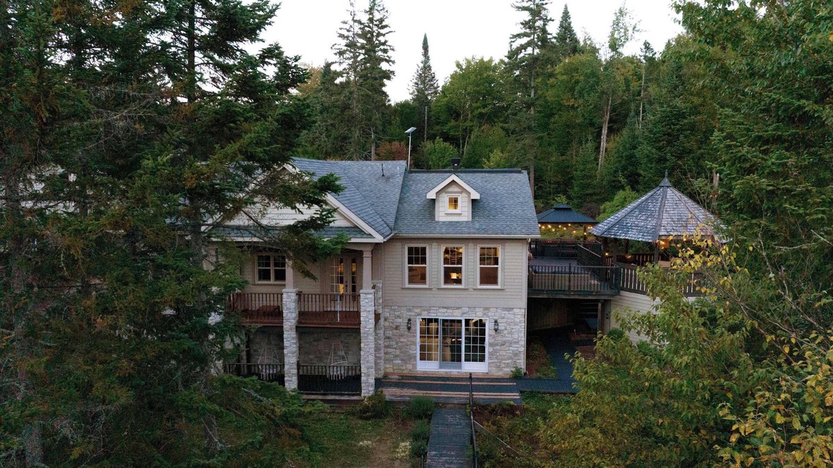 Val-des-Lacs Ski Chalet | Absolute luxury by the lake - Chateau Val-des-Lacs
