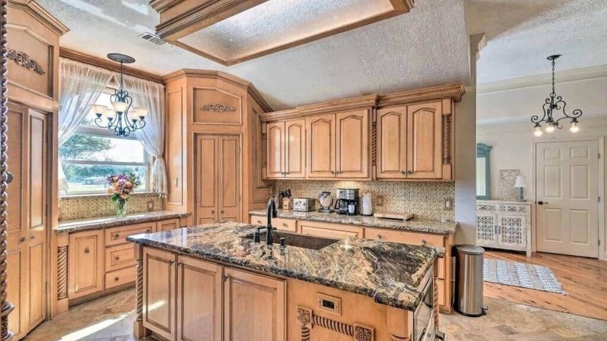 Spanish Grant House | Absolute Paradise Galveston