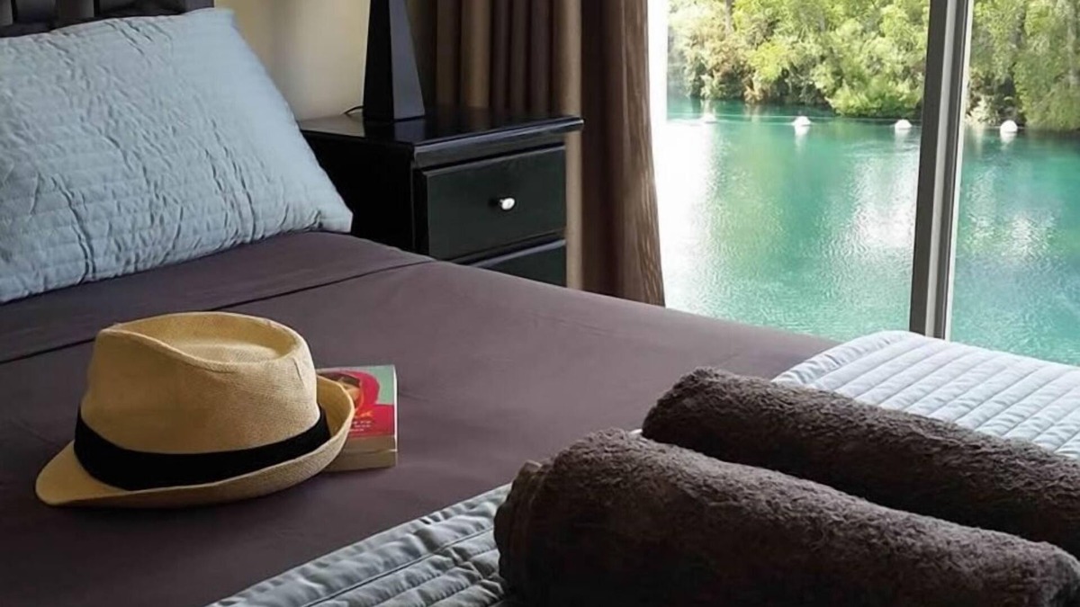 Taupo Apartment | Absolute waterfront apartment. Stunning river views. Swimming pool and kayaks.