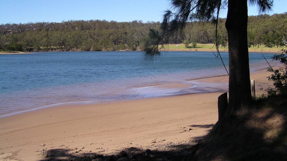 Longreach Villa | Absolute Waterfront - Grevillea and Banksia Lodges (Villas) at Shoalhaven Lodge