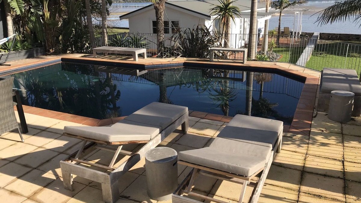 Bayswater House | Absolute Waterfront Serenity