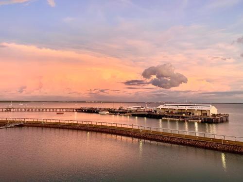 Darwin City Centre Apartment | Absolute Waterfront - Tropical Sunrise Apartment Over The Water