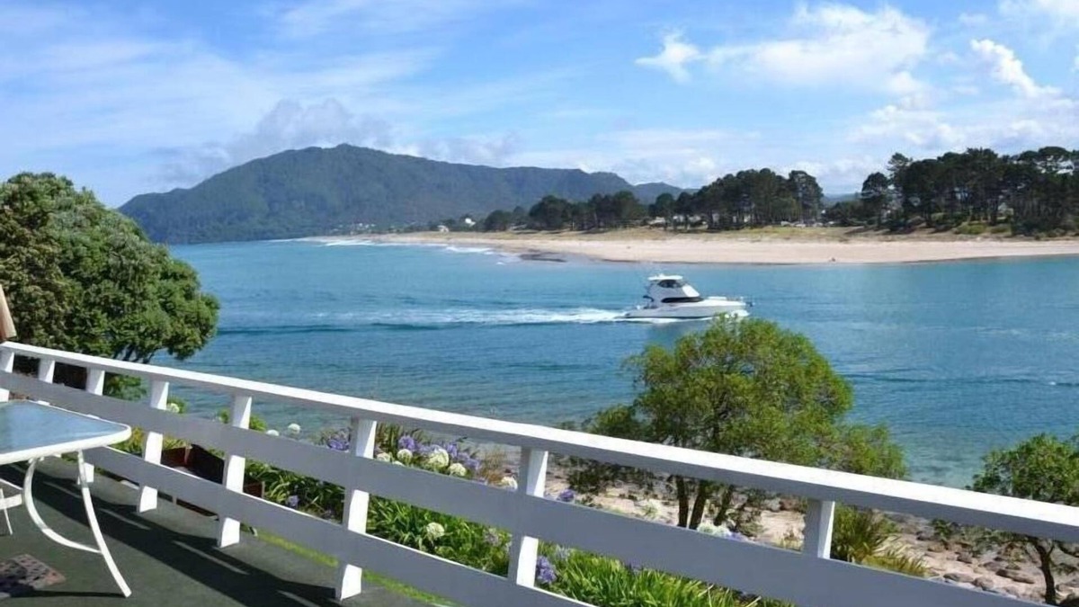 Tairua House | Absolute waterfront with stunning views