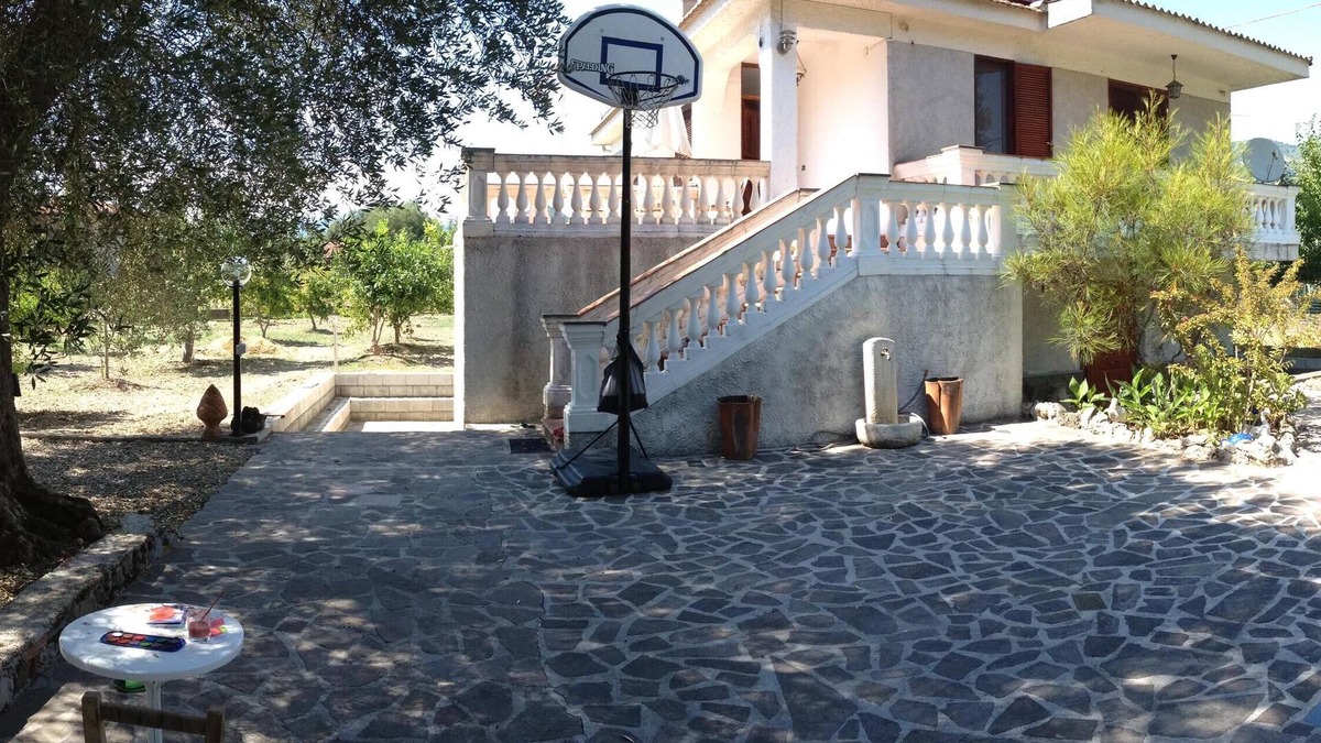 Policastro Bussentino Apartment | 'Absolutely great holiday home with a large garden near the beach'
