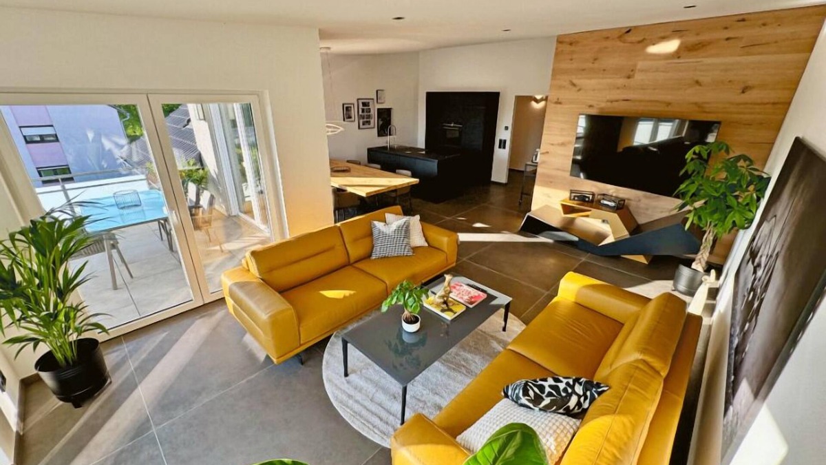 Auenstein Apartment | Abstatt Deluxe Loft with spa bath, designer kitchen, balcony, elevator & private parking space