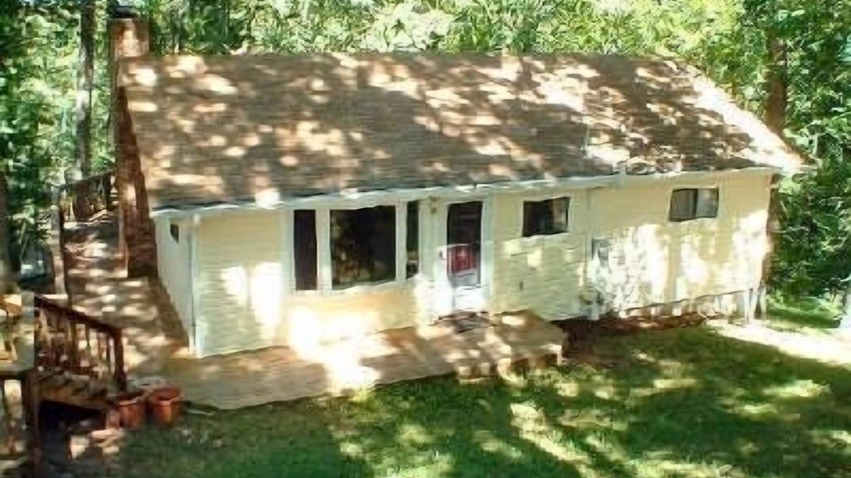 High Point House | Abundant Peace; Lakefront House with Dock, Canoe, Kayaks and WiFi Internet