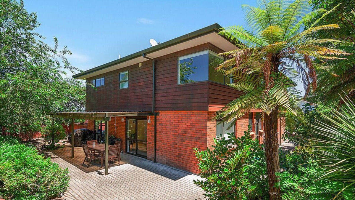Taupo Cottage | Acacia Bay Getaway - Lake Taupo Holiday Home