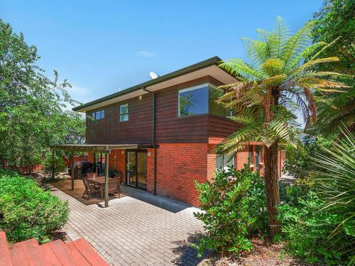 Taupo House | Acacia Bay Getaway - Lake Taupo Holiday Home