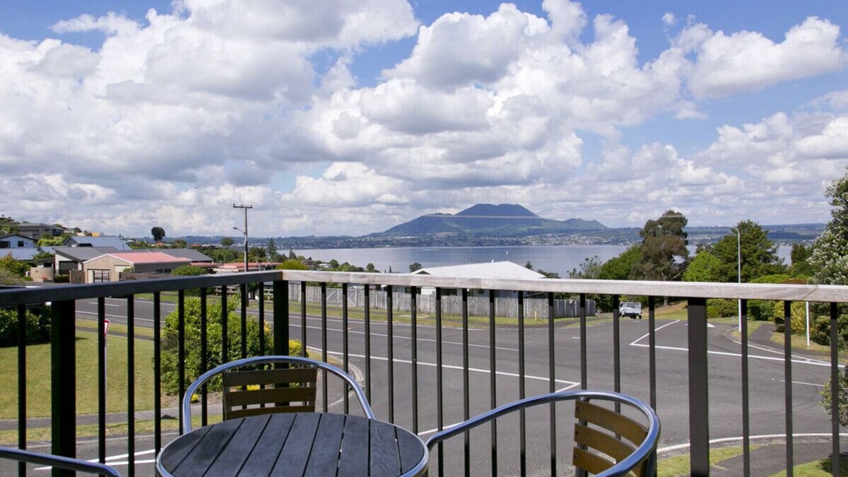 Acacia Bay Cottage | Acacia View at No. 3 - Acacia Bay Holiday Home