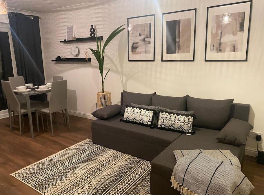 Dunstable Apartment | Acacia Villa