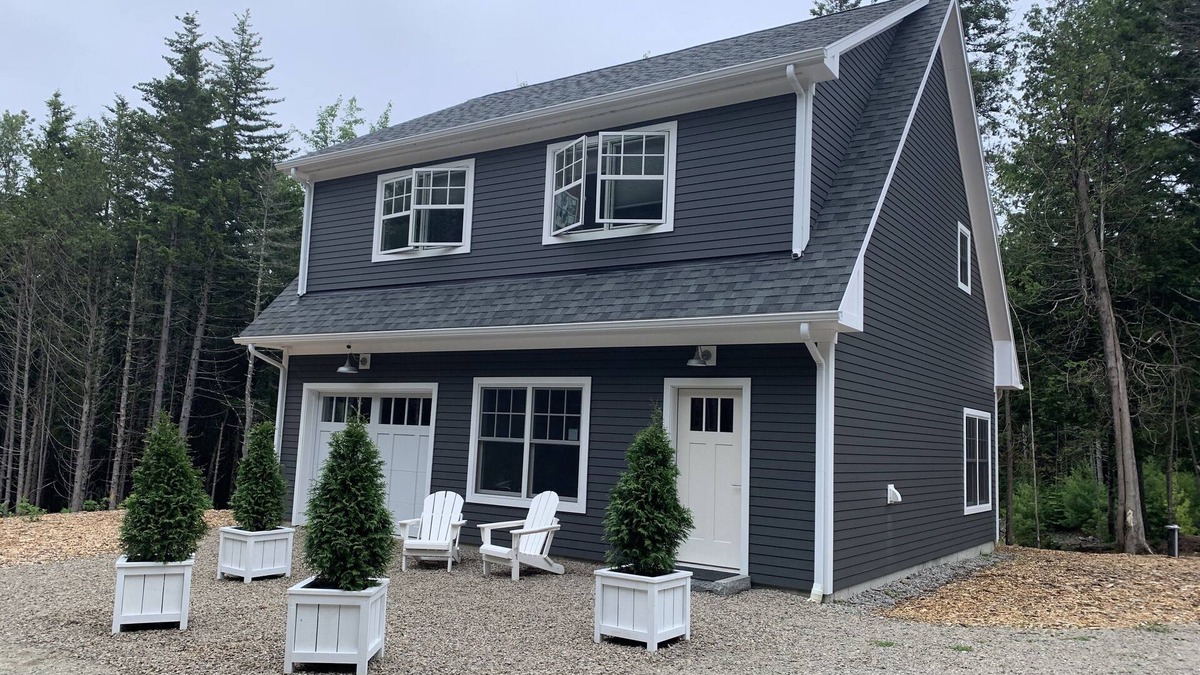 Southwest Harbor Apartment | Acadia Quiet side Studio. Modern feel in the quaint Maine woods. Full kitchen.