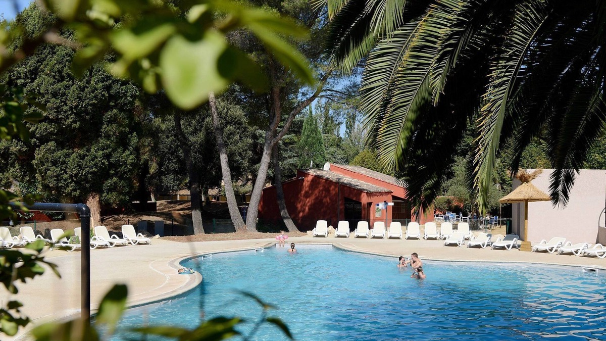 Arles Condo | Accès Mini-Golf, Tennis + Piscine Saisonnière