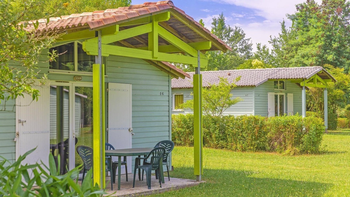 Castelmoron-sur-Lot Cabin | Accès Piscine, Espace Bien-Être + plus ! Cottage avec Terrasse privé