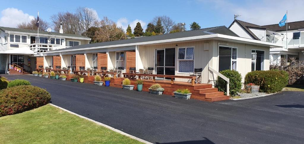 Two Mile Bay Hotel | Accent On Taupo Motor Lodge