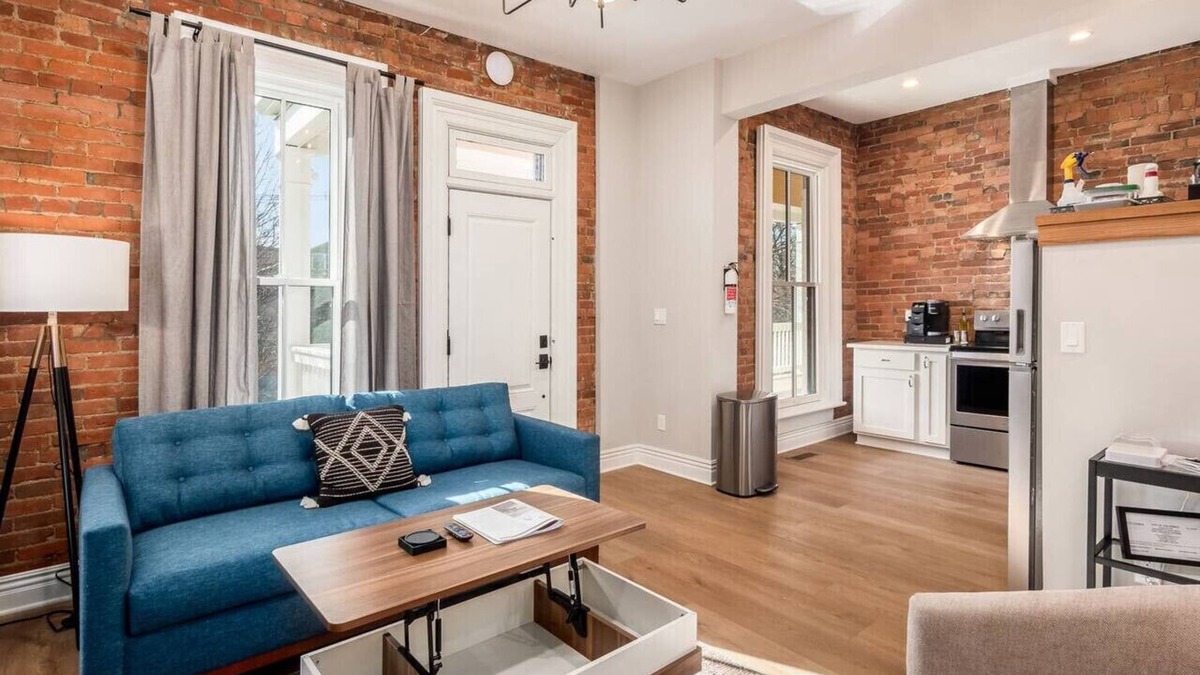 Italian Village Apartment | Access OSU & Crew Stadium | Pet Friendly | Parking
