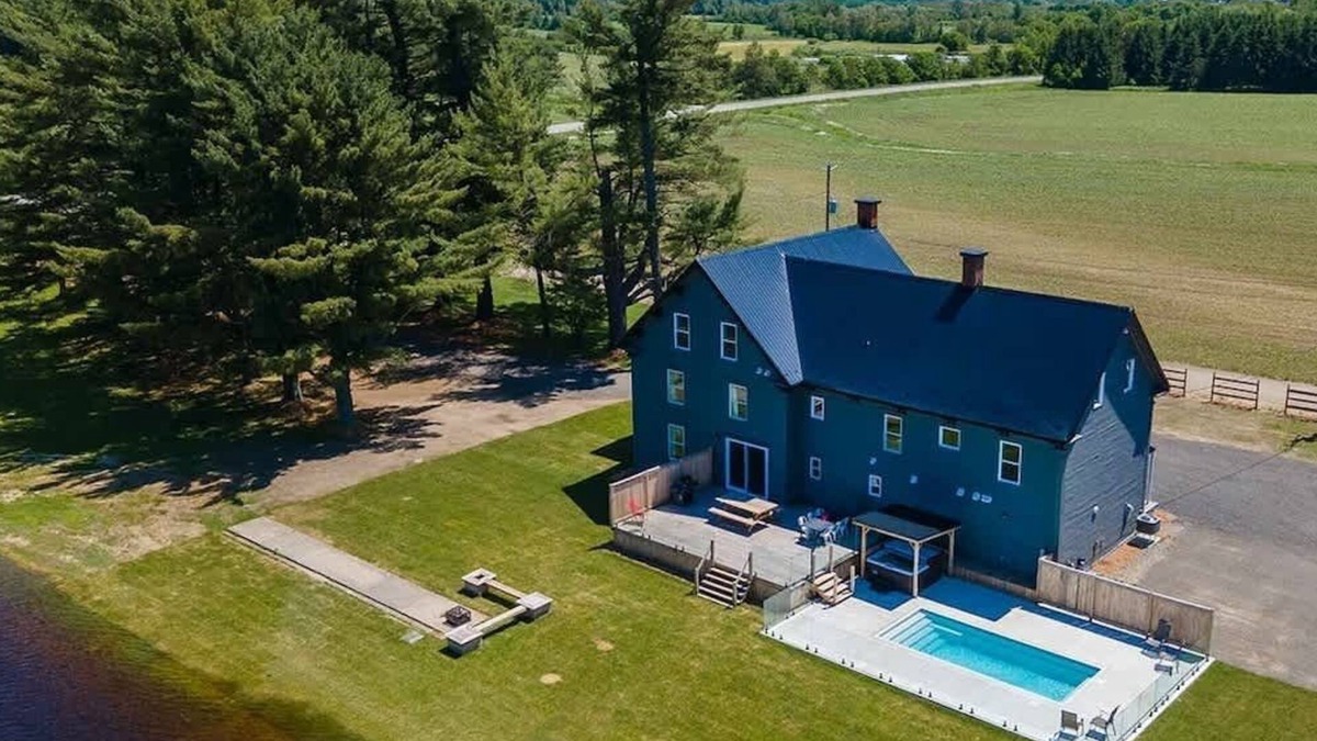 Cookshire-Eaton Ski Chalet | Access to the river - Spa - Inground pool