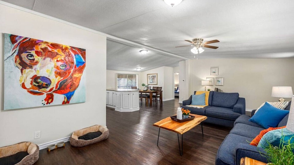 Conroe House | Accessible 3BR Sleeps 12 Pet-Friendly Conroe Stay