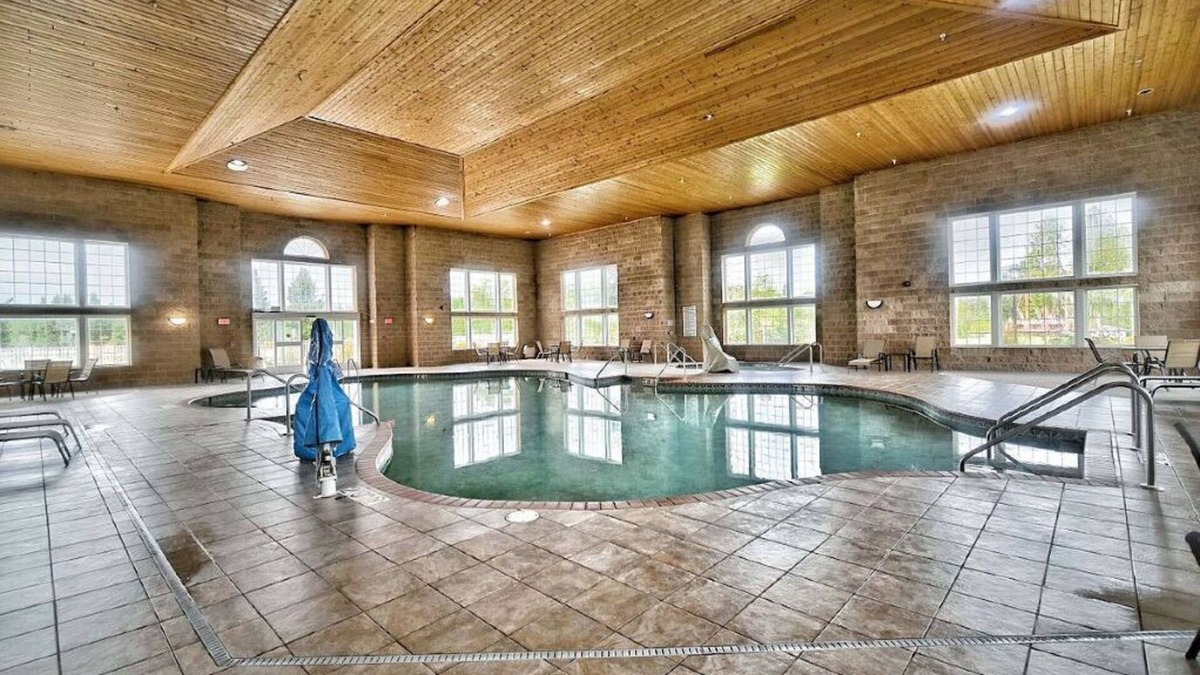Pembine Apartment | Accessible Deluxe King Suite | On-Site Golf Course
