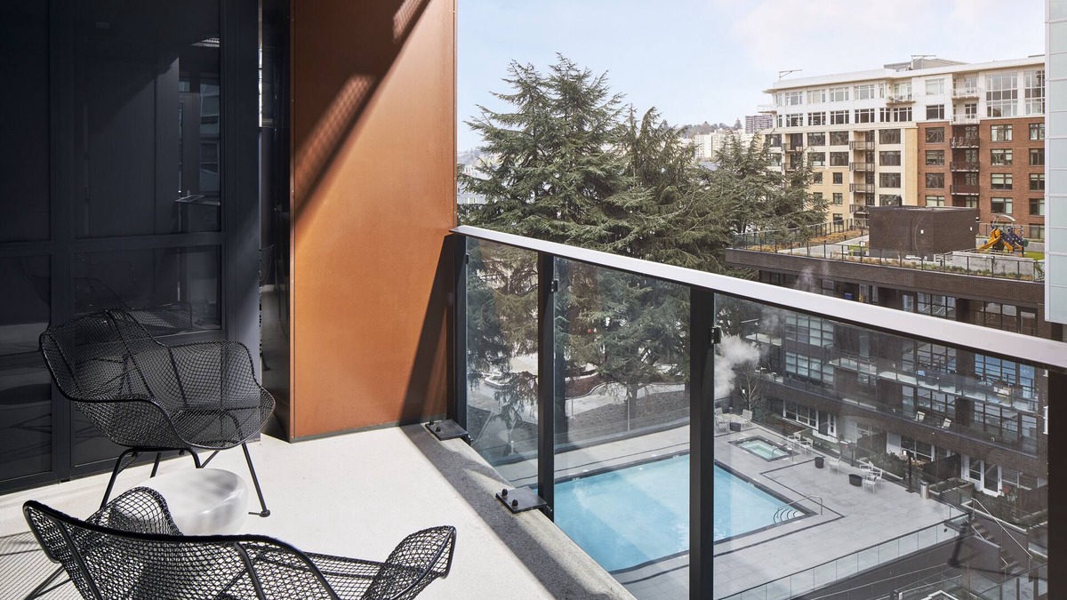 Belltown Hotel | Accessible King Studio w/Kitchen, Laundry & Resort Amenities in Seattle!