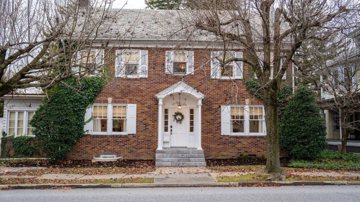 Myerstown House | Accessible with Pool and Hot Tub, Family Stay