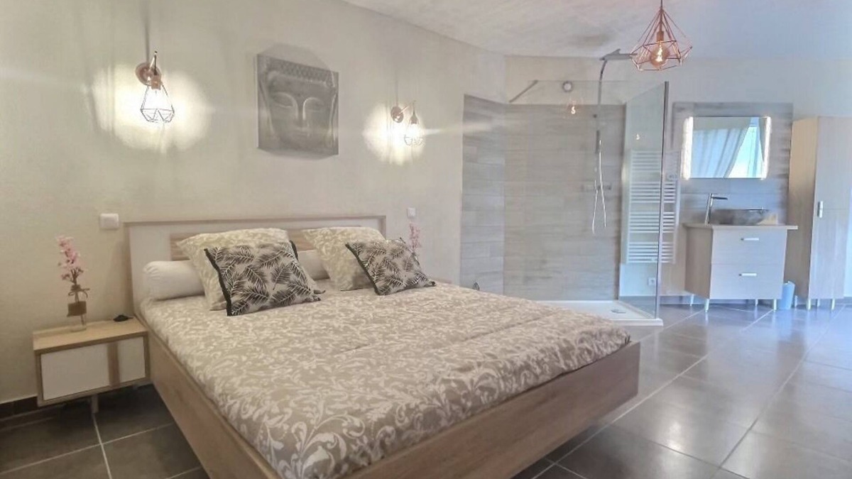 Le Cannet-des-Maures Apartment | Accommodation with swimming pool