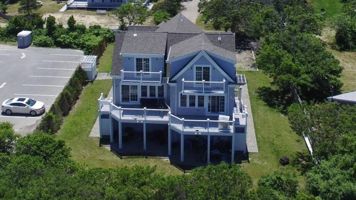 Dennis House | Accommodates 12 Guests Overlooking Cape Cod Bay, 6 BR/6 BTH (2048)