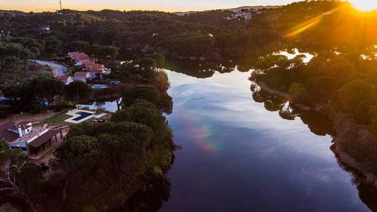 Las Jaras Villa | Accommodation House Shore Lake