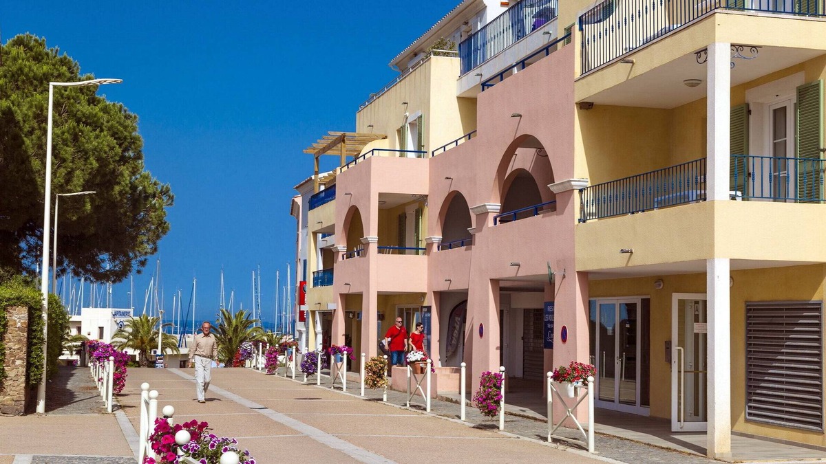 Solenzara Apartment | Accommodation in Solenzara, air conditioning, balcony, pool, near the beach B4
