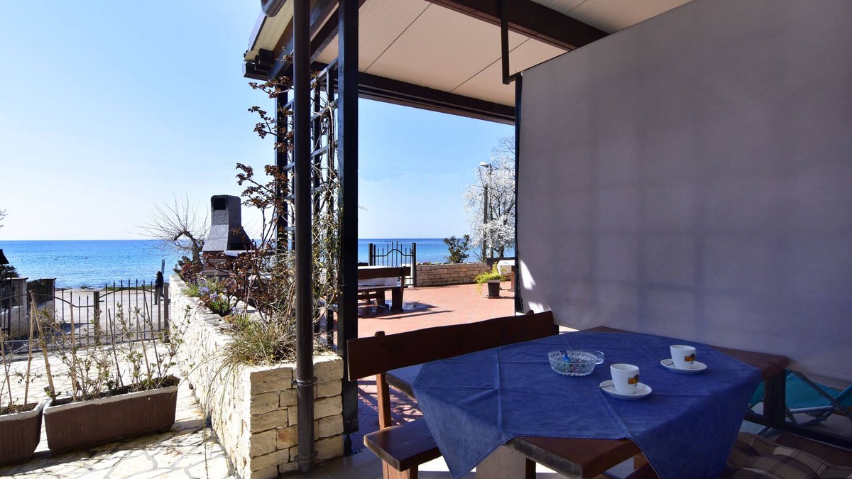 Zambratija Apartment | Accommodation in Zambratija, sea view near the beach, WiFi barbecue parking
