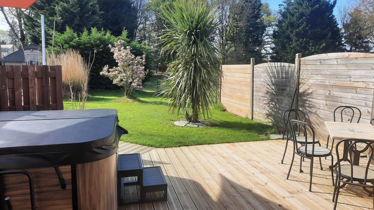 Erbree House | Accommodation with spa under the stars