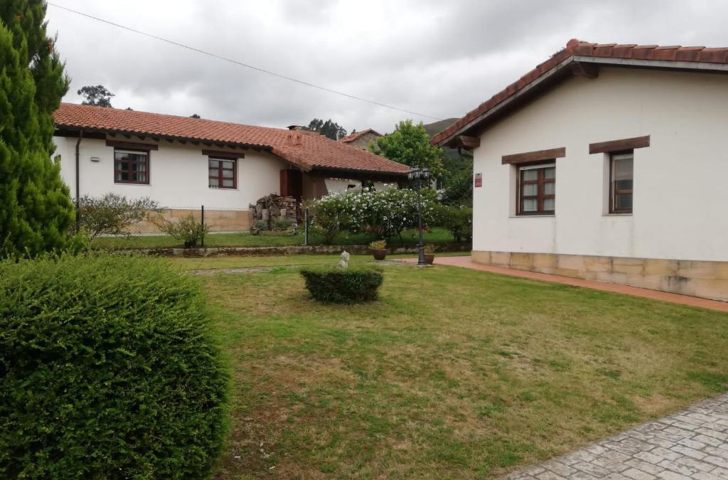 Lamina House | Acogedor chalet de TRES HABITACIONES en el Valle de Cabuérniga, ideal familias grupos y mascotas Somos PET FRIENDLY, ESTANCIA MINIMA DOS NOCHES
