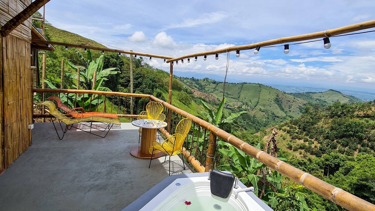Balboa Cottage | Acogedora cabaña en Eje Cafetero Colombiano con preciosa vista a las montañas