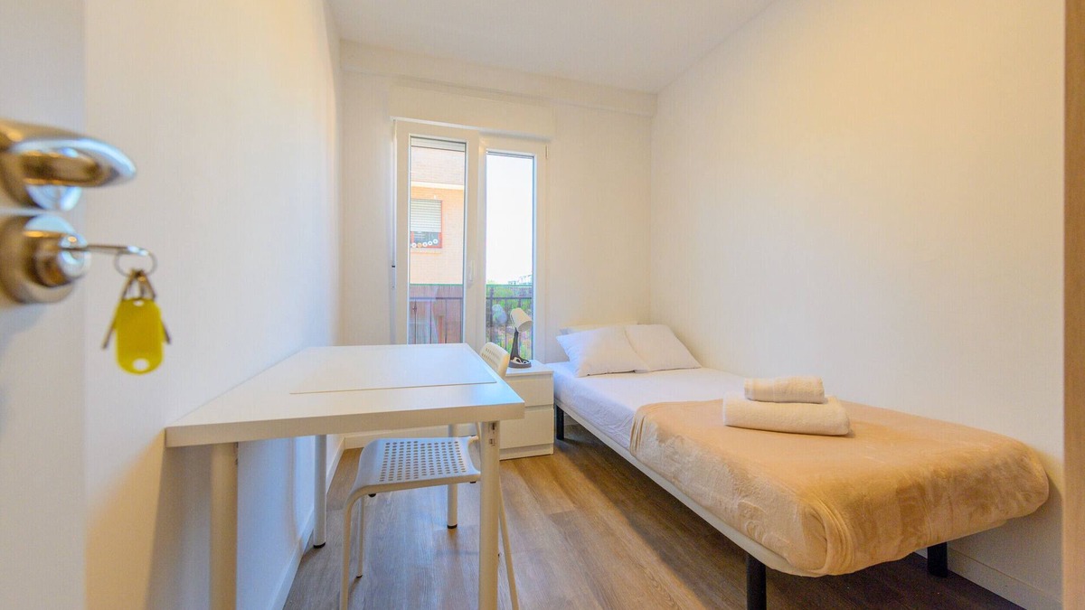 Casco Antiguo Bed & Breakfast | Acogedora habitación cerca al Polideportivo Los Cantos en Alcorcón SAP35D