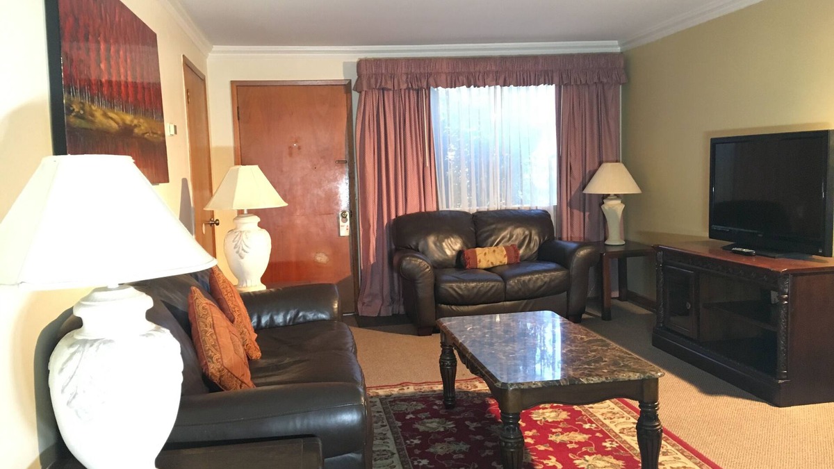 Oak Harbor Hotel | Acorn Motor Inn