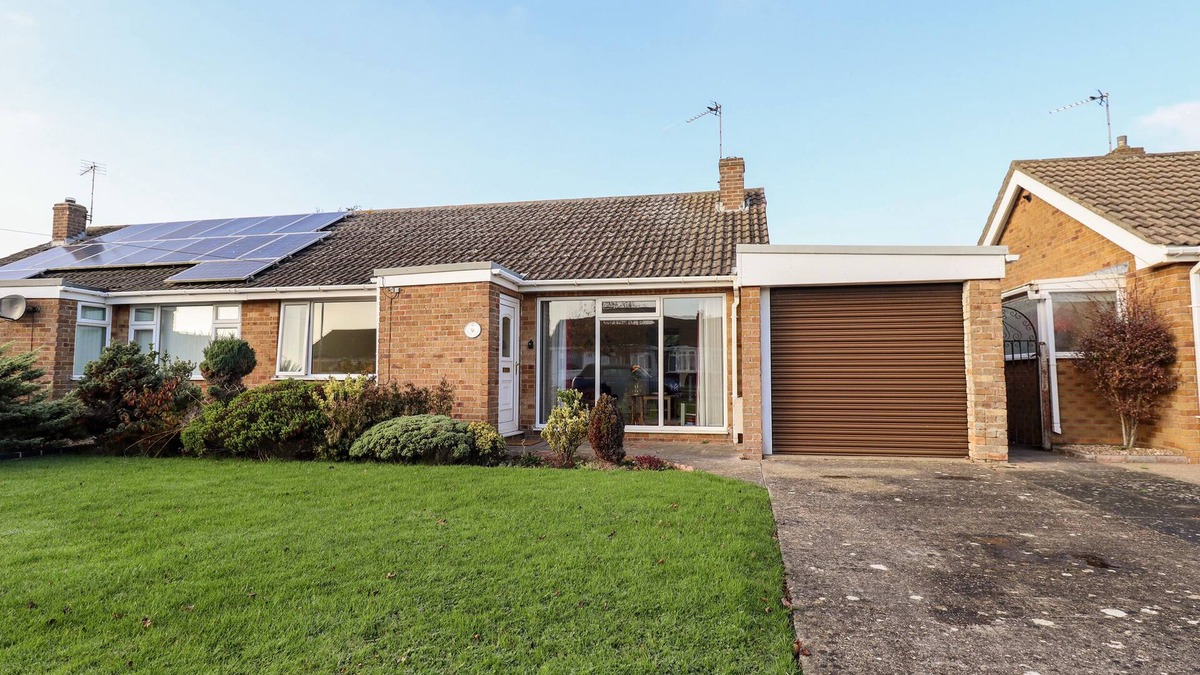 Sandilands Cottage | ACRE VIEW, pet friendly, country holiday cottage in Sutton-On-Sea