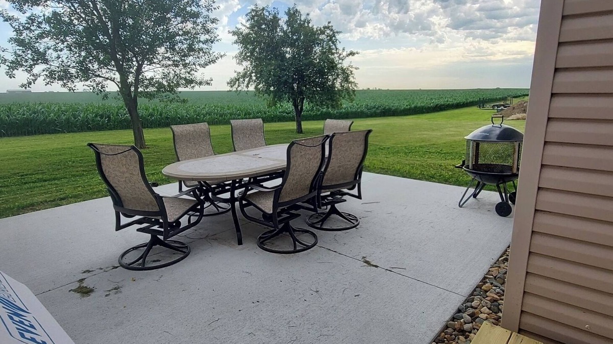 Adams County House | Acreage Centrally Located on Highway Easy Access to Key Destinations
