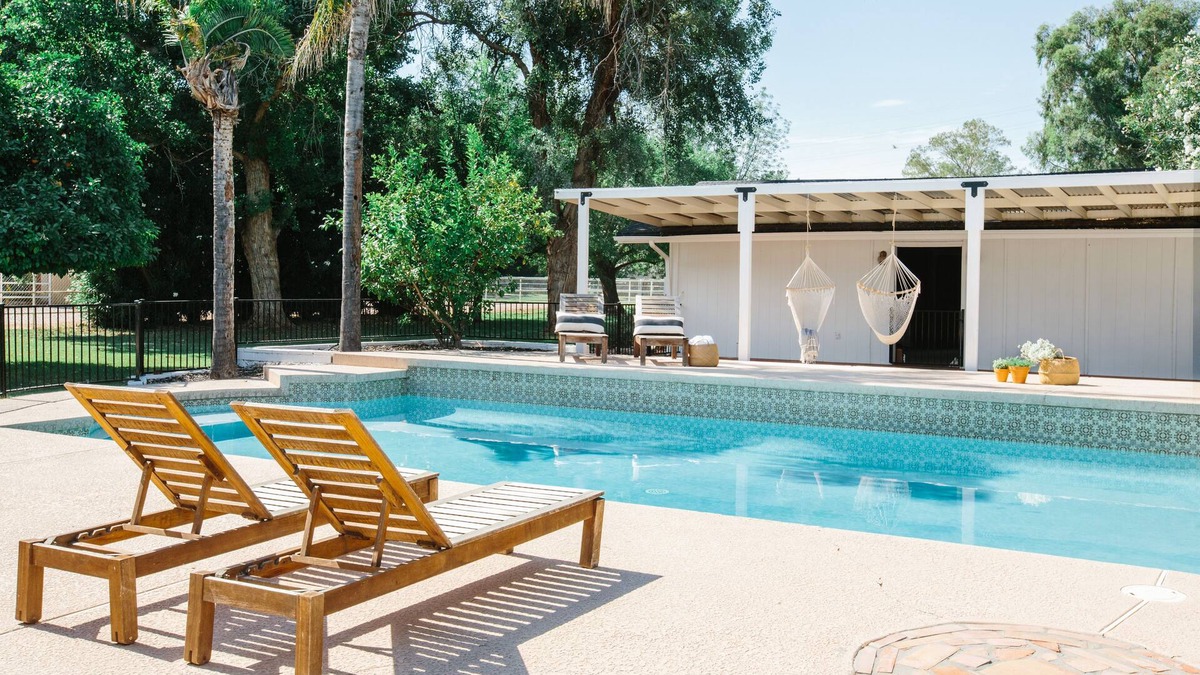 Gilbert House | Acreage Ranch in GILBERT - Pool!