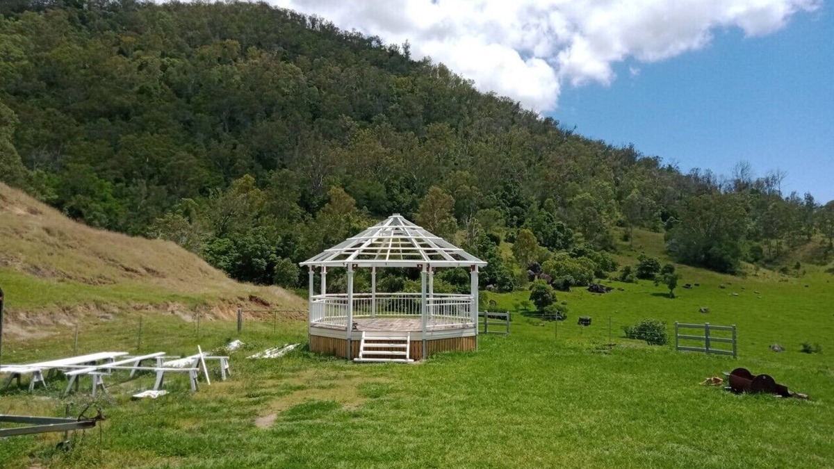 Somerset Dam Other | Acreage, Somerset dam,100yr old renovated homestead, near The Spit.
