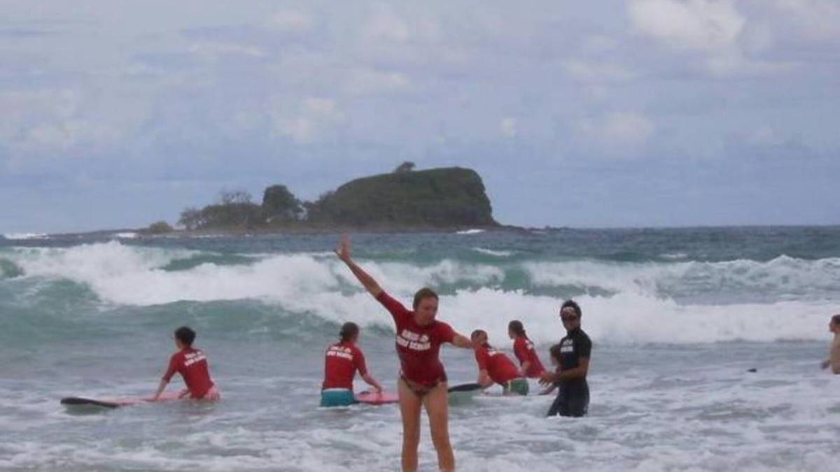 Mudjimba House | Across From Lifeguard Patrolled Beach, Bakery, Restaurant and bar Within Walking