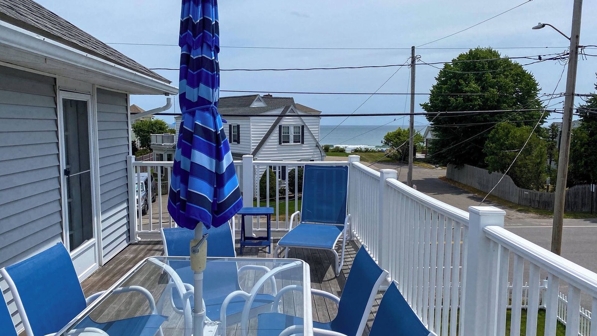 Rye House | Across from Residential Section of Jenness Beach